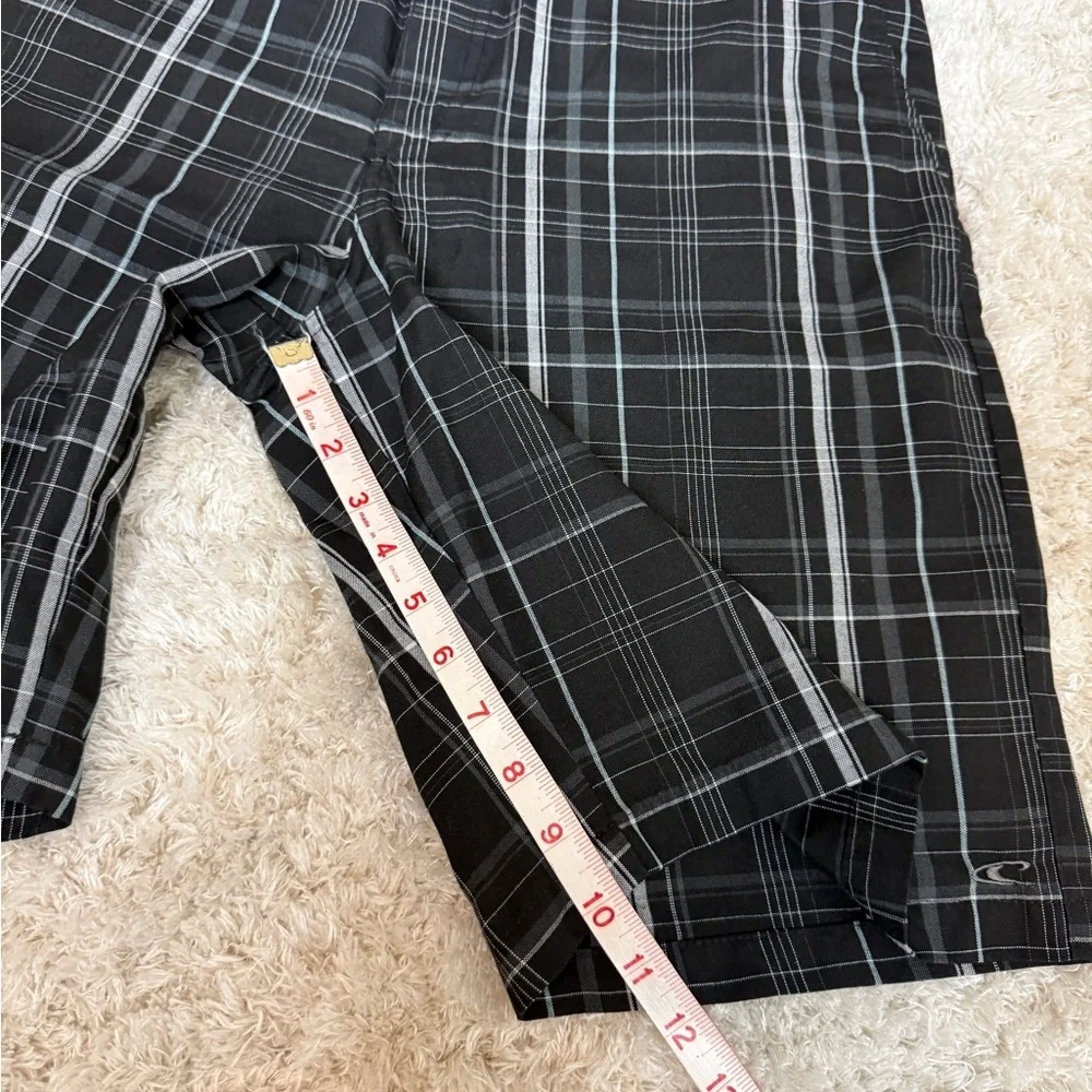 O’Neill Black & Gray Plaid Shorts – Size 34